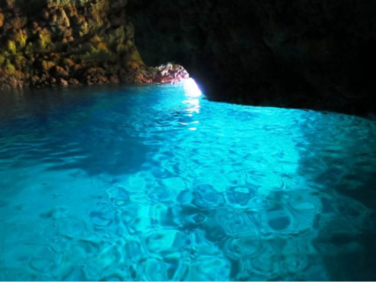 沖縄本島　青の洞窟